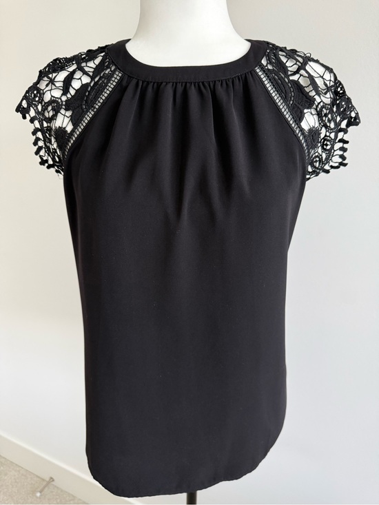 RW&CO. Tops - RW&CO. Black Crochet Cap Sleeve Blouse